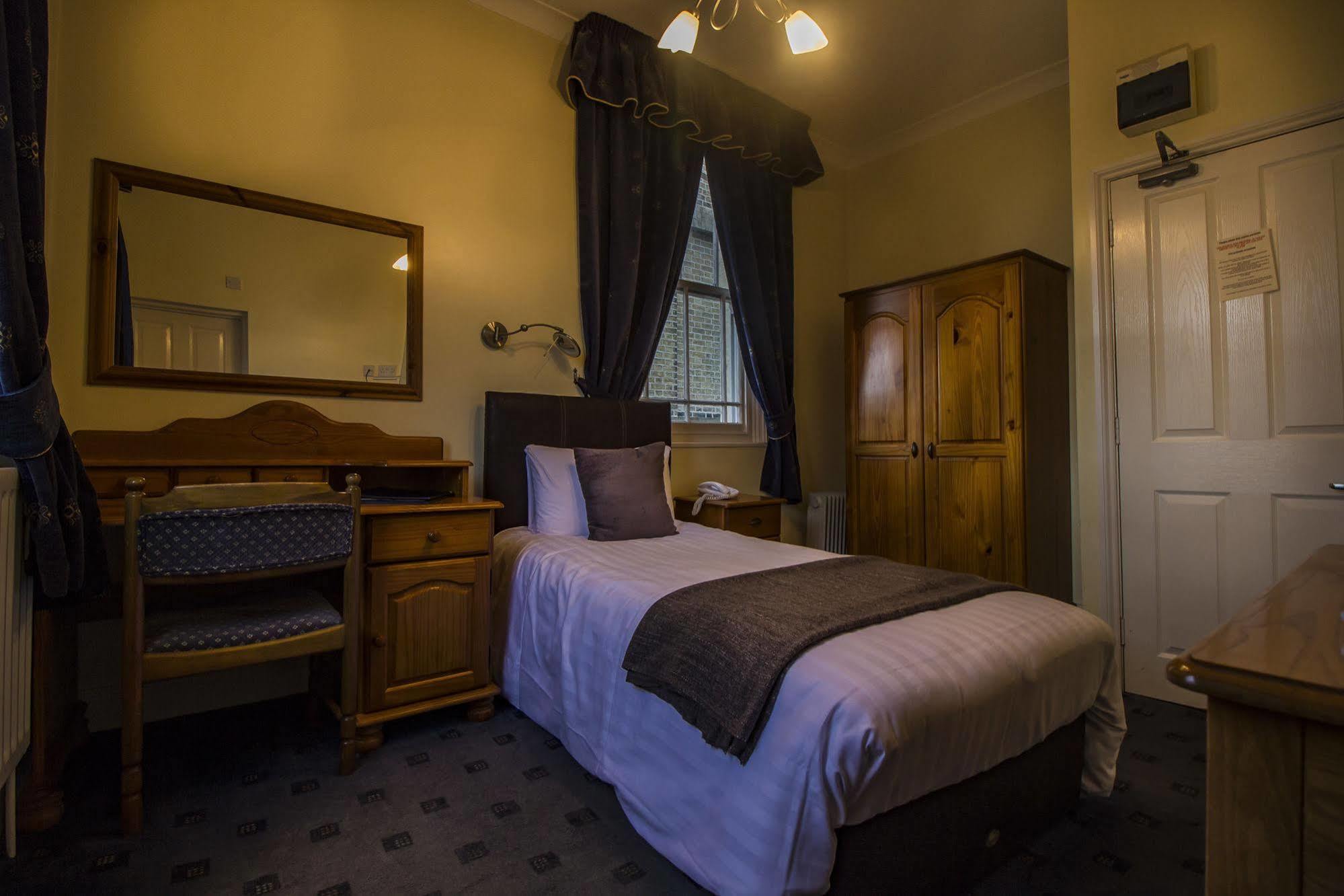 The Golden Lion Hotel, St Ives, Cambridgeshire St Ives  Extérieur photo